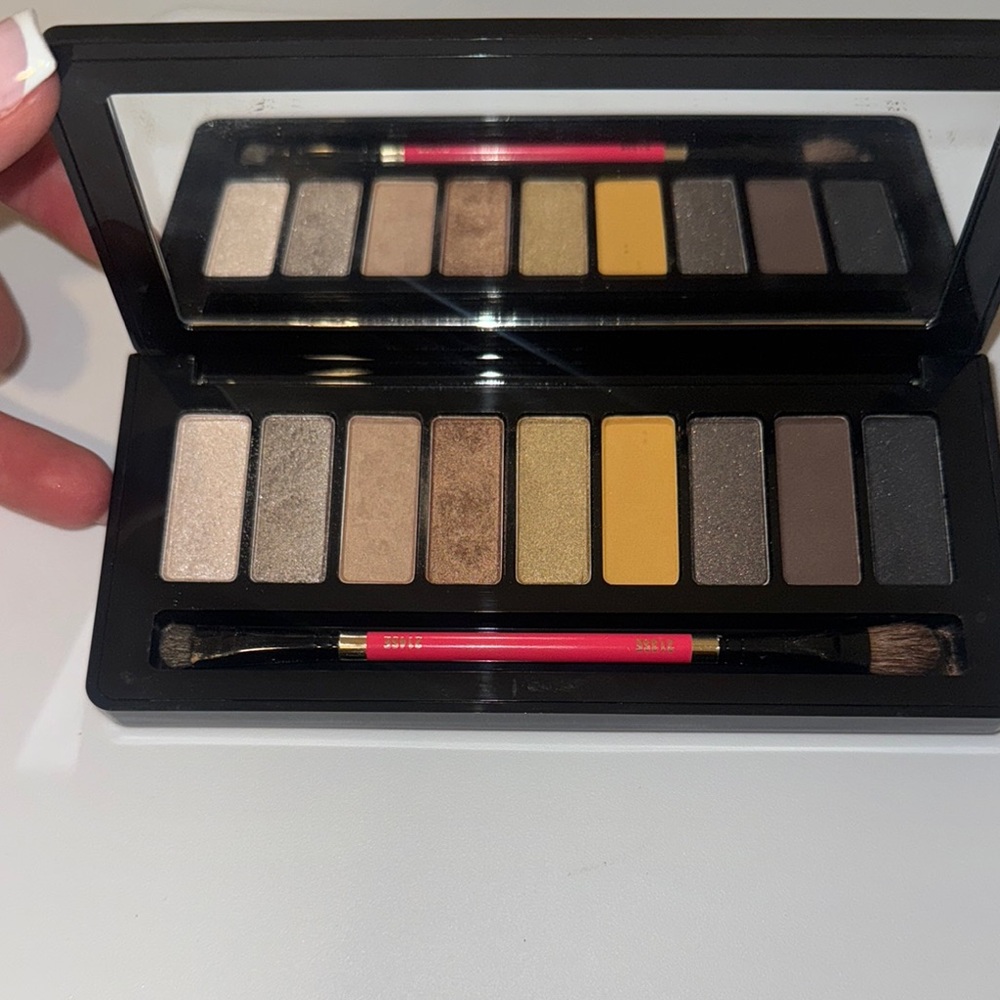 Mac holiday Pallet